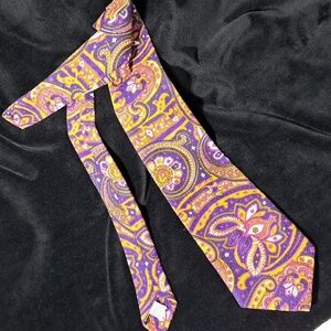 FANTASTIC Vintage 70s Mod Tie Purple Paisley